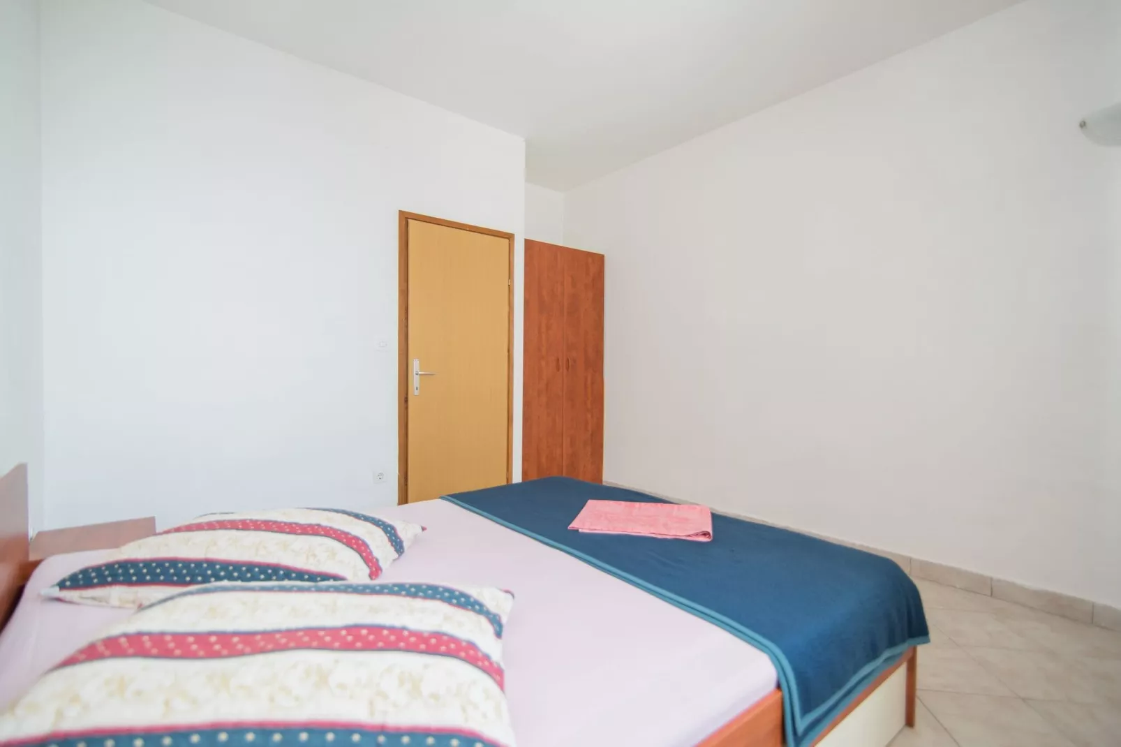Apartments Neva- One Bedroom Apartment-Schlafzimmer