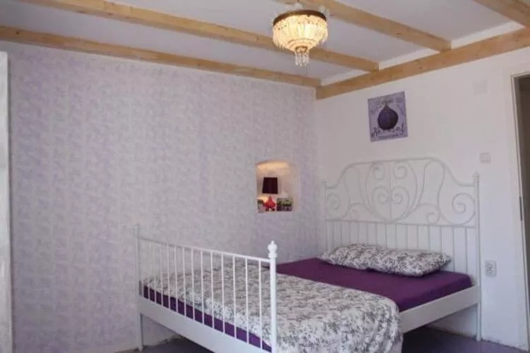 Guest House Gugily- Triple Room with Shared Bathroom and City View (3)-Bedroom