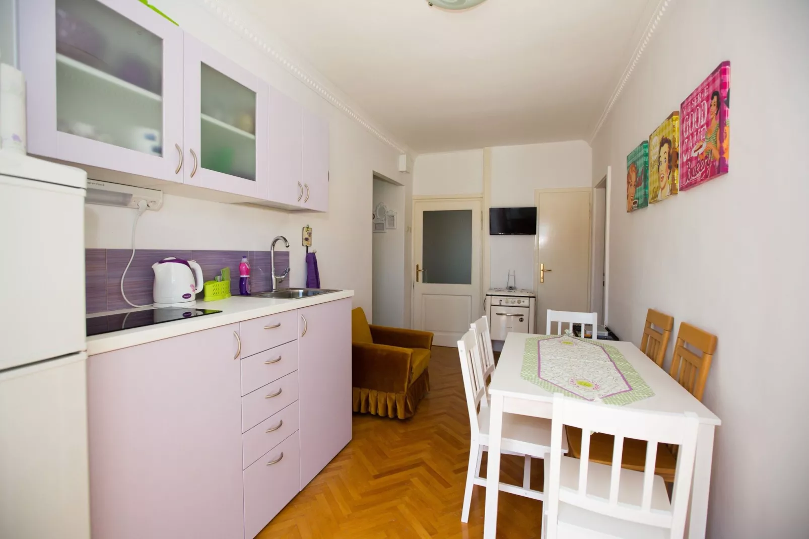 Guest House Gugily- Double Room with Shared Bathroom (2)-Kitchen