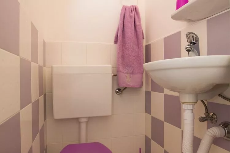 Guest House Gugily- Double Room with Shared Bathroom (2)-Bathroom