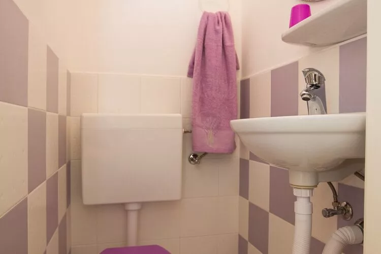 Guest House Gugily- Double Room with Shared Bathroom (2)-Bathroom