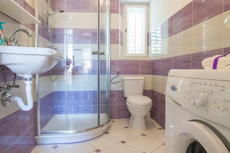Guest House Gugily- Double Room with Shared Bathroom (2)-Bathroom