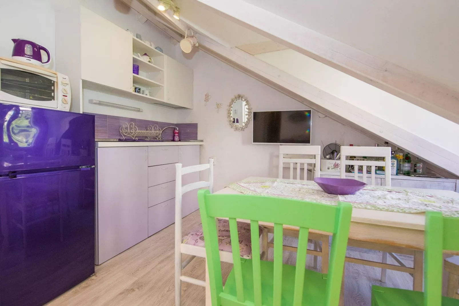 Guest House Gugily - Three Bedroom Apartment with City and Sea View-Kitchen