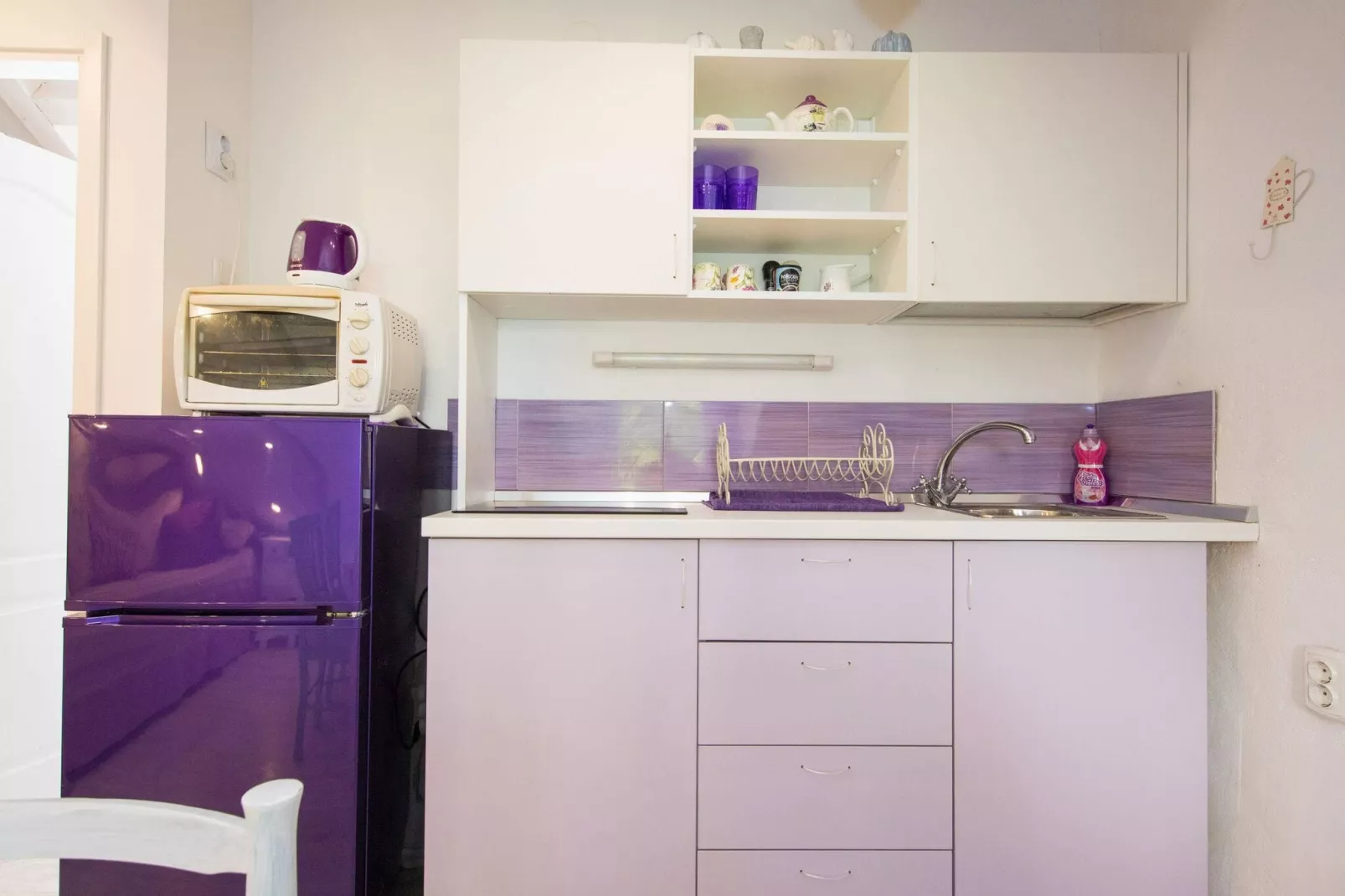 Guest House Gugily - Three Bedroom Apartment with City and Sea View-Kitchen