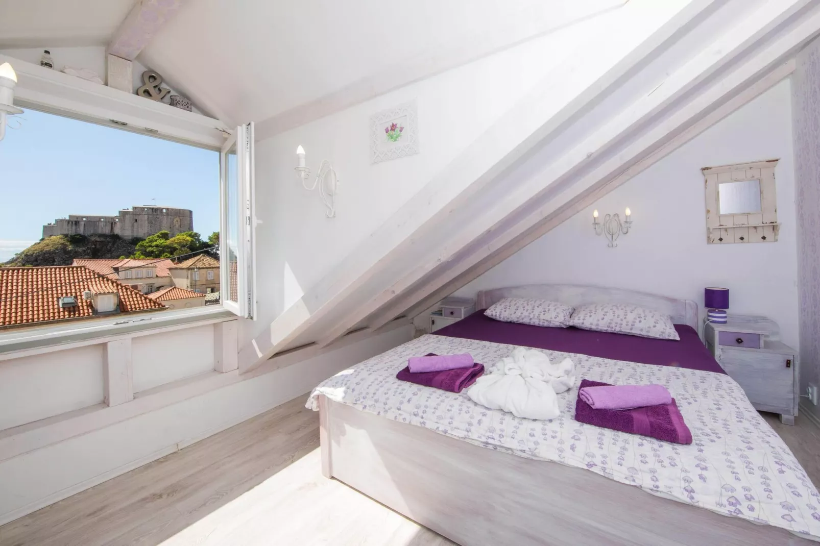 Guest House Gugily - Three Bedroom Apartment with City and Sea View-Bedroom