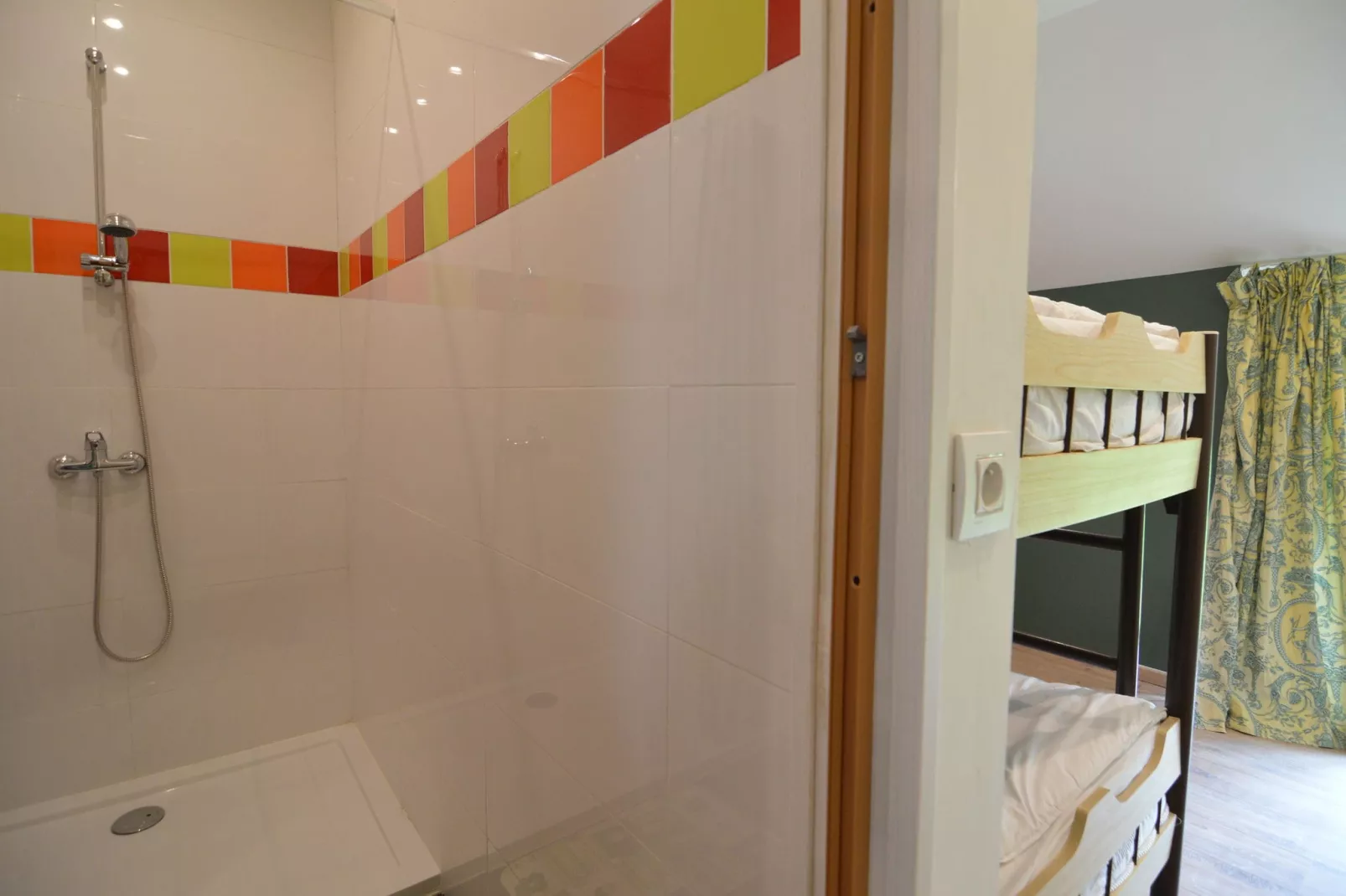 Bird Symphony-Bathroom