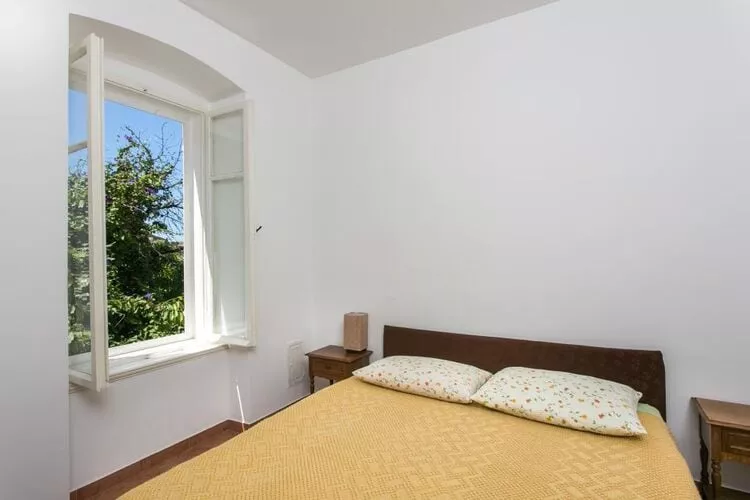 Apartment Tranquilo- Two Bedroom Apartment with Garden View-Schlafzimmer