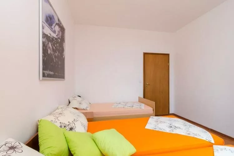 Apartments Mamma Mia - Comfort One Bedroom Apartment with Terrace-Chambre