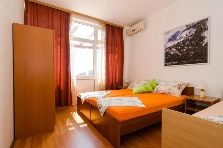 Apartments Mamma Mia - Comfort One Bedroom Apartment with Terrace-Chambre