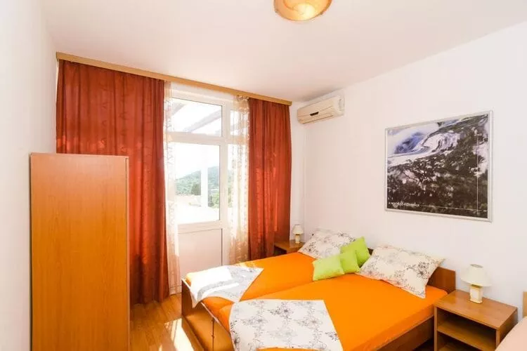 Apartments Mamma Mia - Comfort One Bedroom Apartment with Terrace-Chambre
