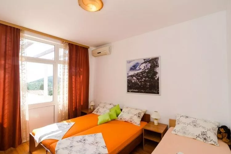 Apartments Mamma Mia - Comfort One Bedroom Apartment with Terrace-Chambre
