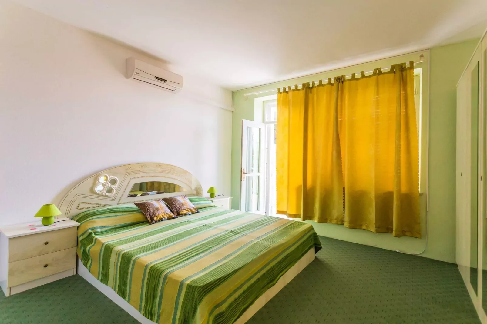 Apartments Sany - One Bedroom Apartment with Balcony and Sea View-Bedroom