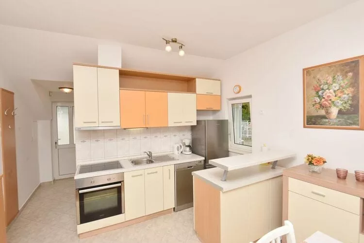 Green Hills Apartment - One Bedroom Apartment with Balcony and Sea View-Kitchen