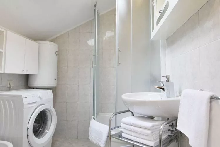 Green Hills Apartment - One Bedroom Apartment with Balcony and Sea View-Bathroom