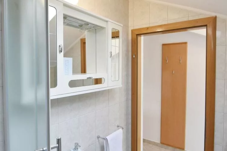Green Hills Apartment - One Bedroom Apartment with Balcony and Sea View-Bathroom
