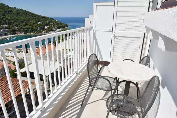 Green Hills Apartment - One Bedroom Apartment with Balcony and Sea View-Terrace balcony