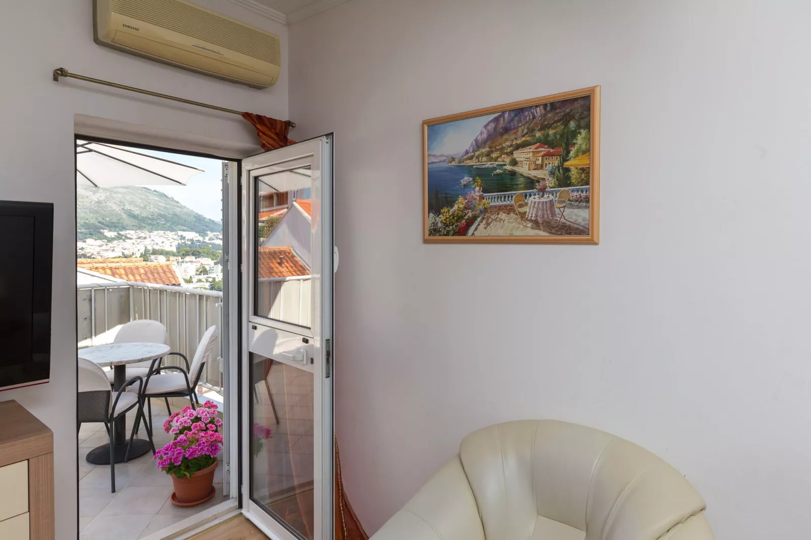 Green Hills Apartment - One Bedroom Apartment with Balcony and Sea View-Terrace