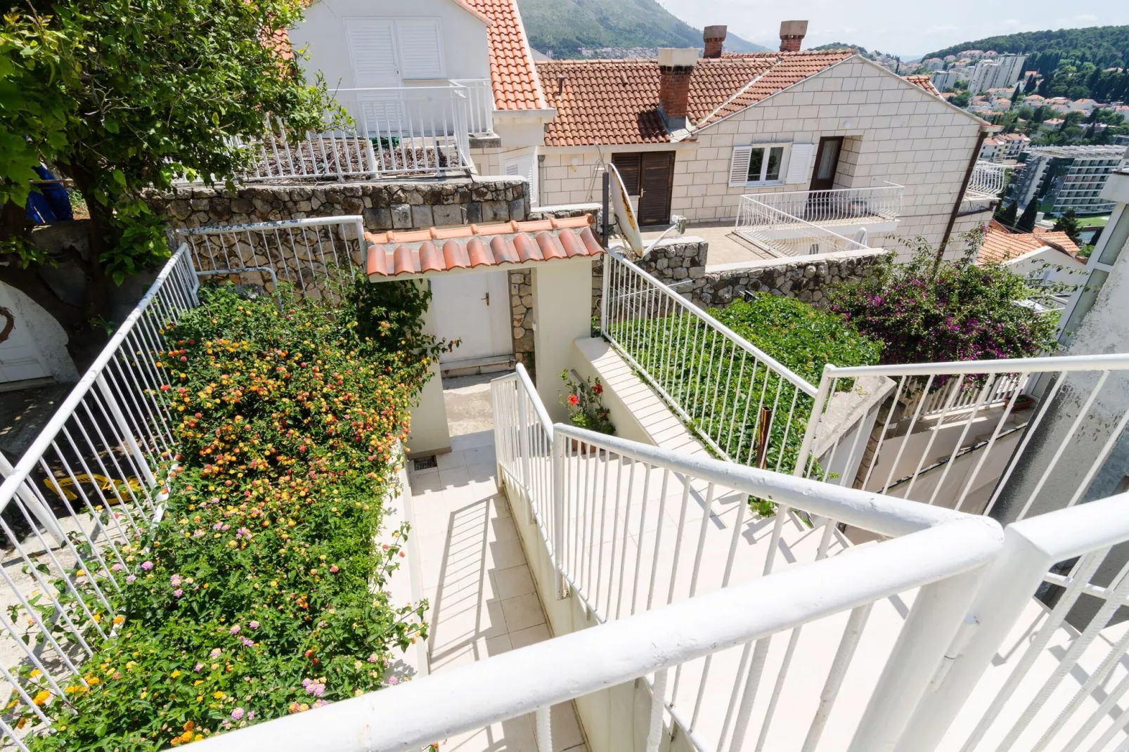 Green Hills Apartment - One Bedroom Apartment with Balcony and Sea View-Outdoor