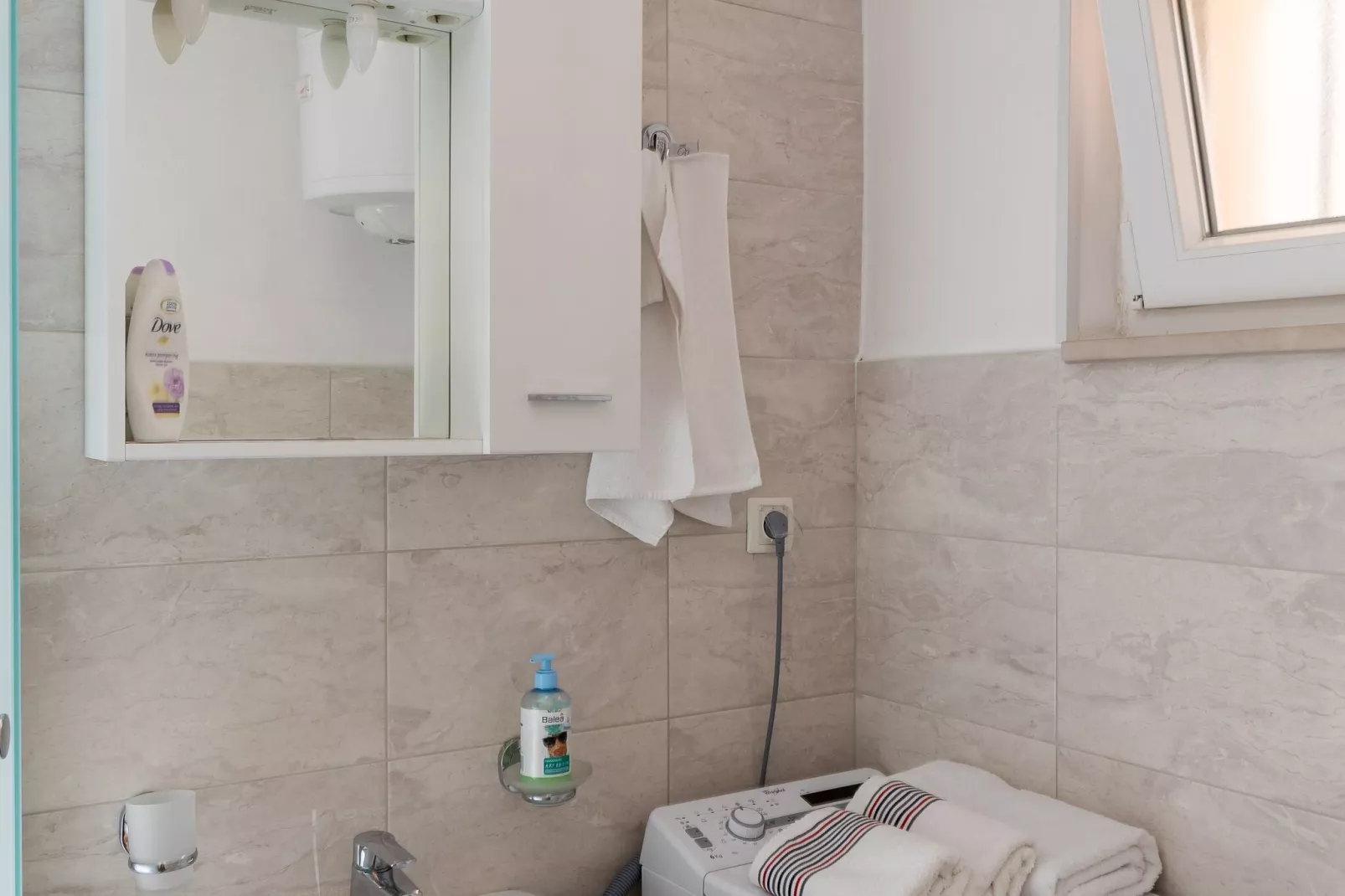 Apartment Meet & Greet- Studio Apartment with Terrace and Sea View-Salle de bain