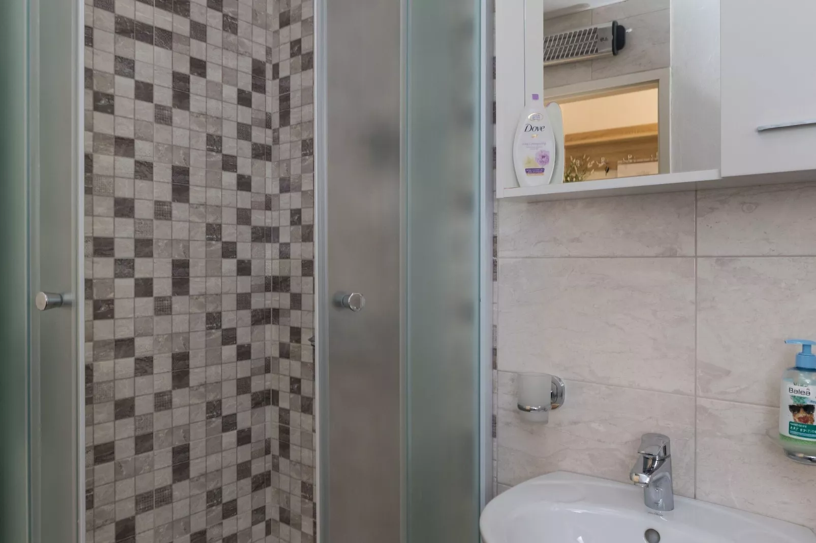 Apartment Meet & Greet- Studio Apartment with Terrace and Sea View-Salle de bain