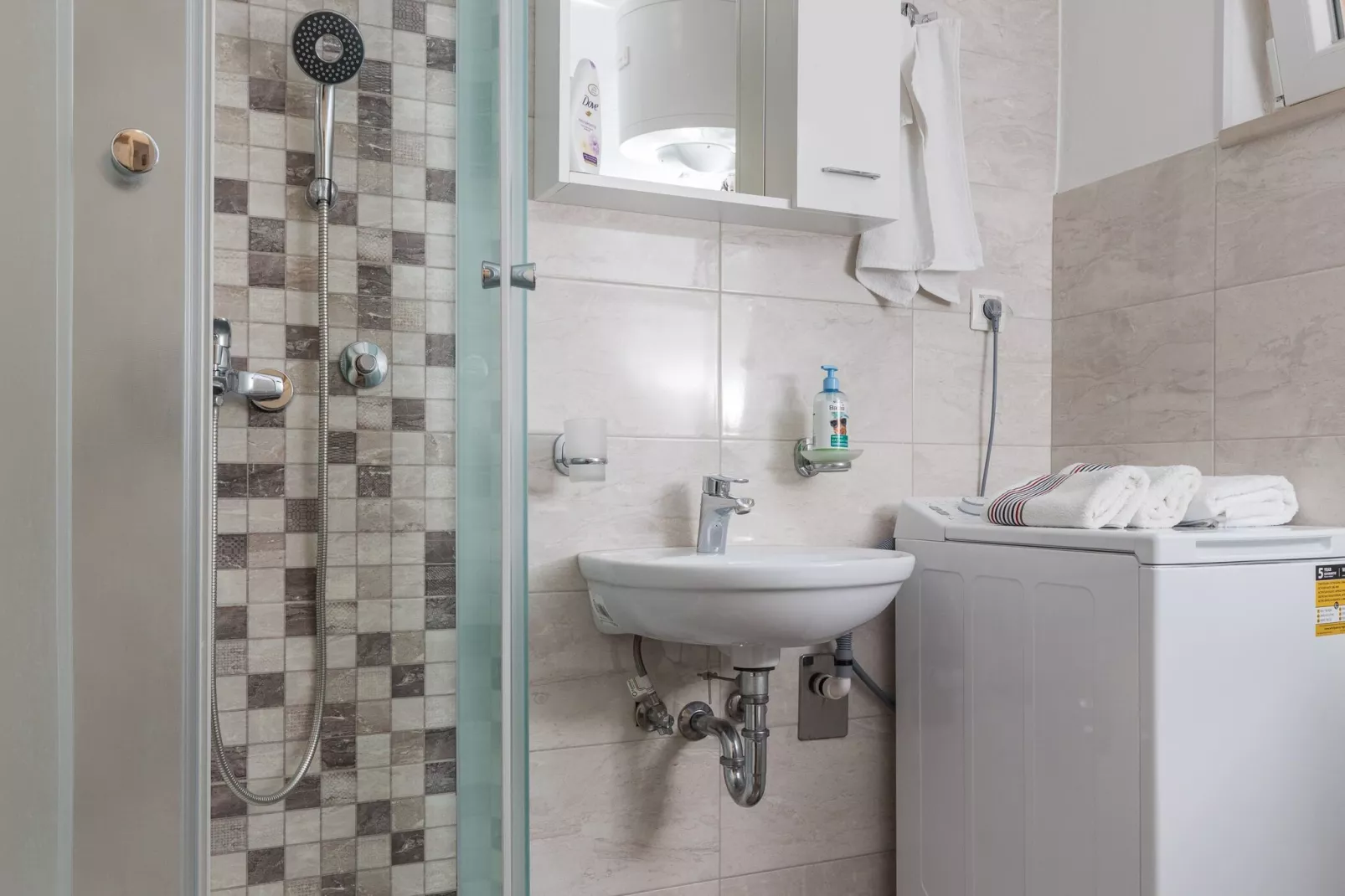 Apartment Meet & Greet- Studio Apartment with Terrace and Sea View-Salle de bain