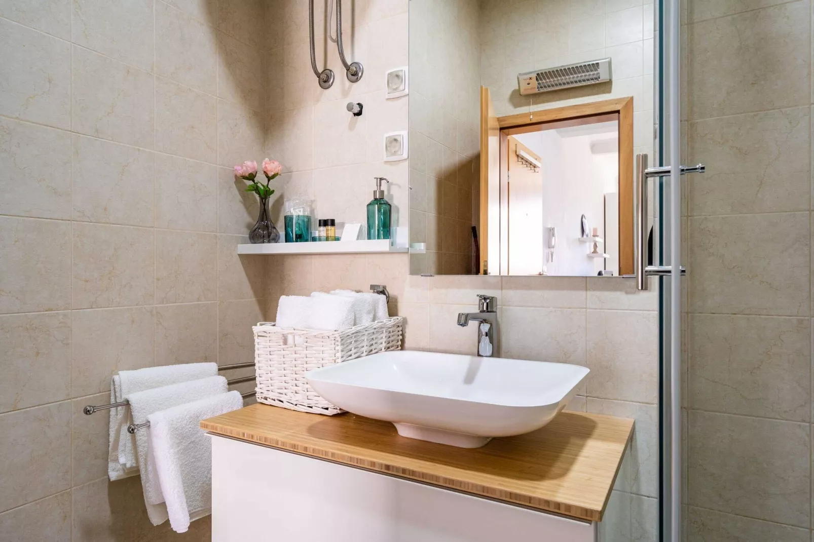 Apartment Larissa - Studio Apartment with Terrace and Partial Sea View-Bathroom