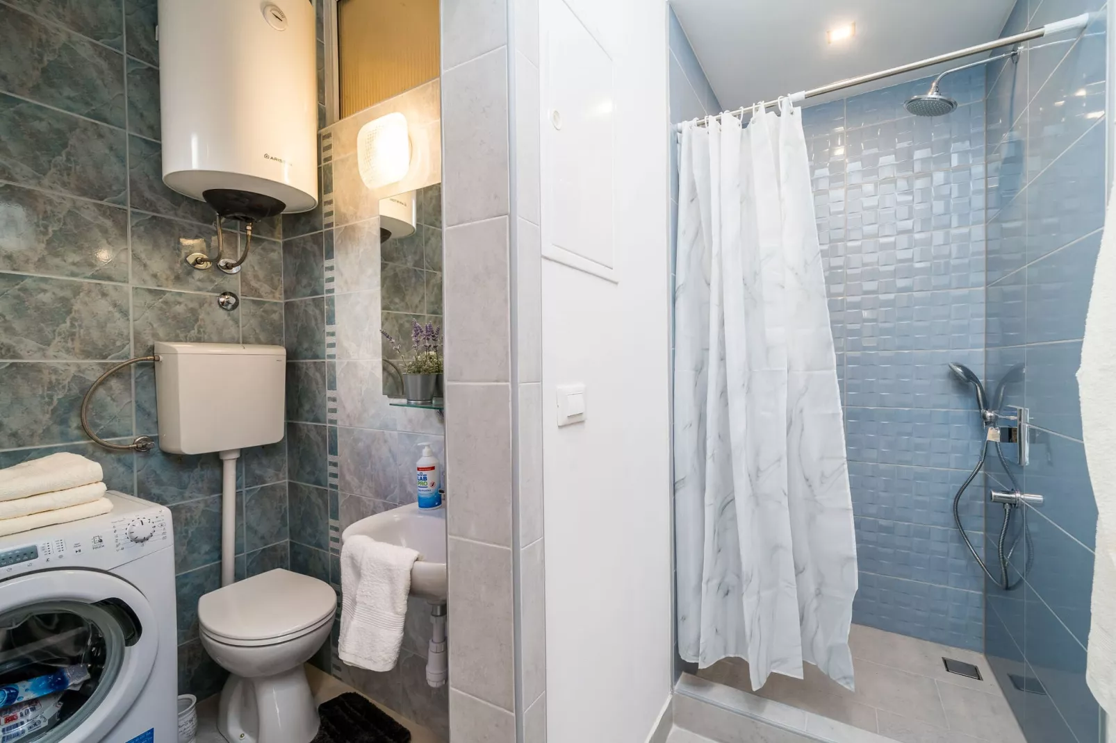 Villa Luciana Residence - Five-Bedroom Villa with Two Pools and Spa Center-Bathroom