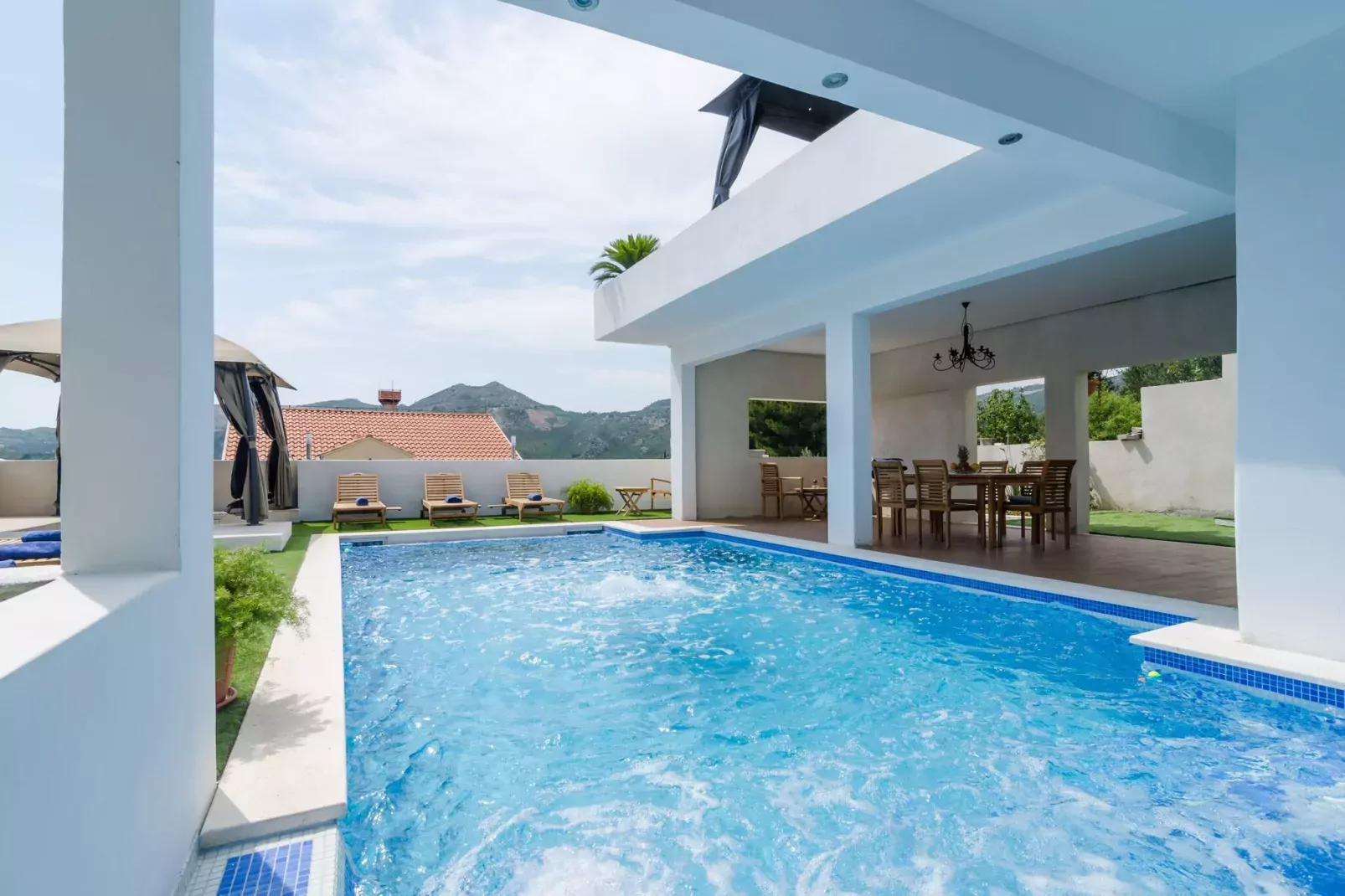Villa Luciana Residence - Five-Bedroom Villa with Two Pools and Spa Center-Outdoor