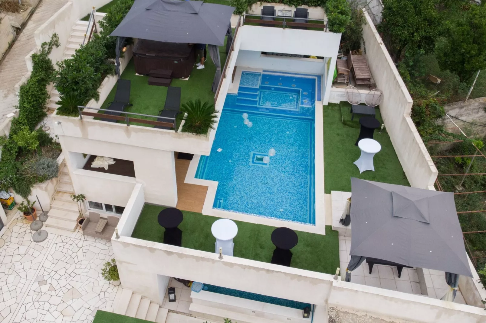Villa Luciana Residence - Five-Bedroom Villa with Two Pools and Spa Center-Outdoor