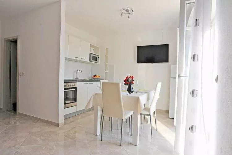 Apartments Lenka - One Bedroom Apartment with Balcony and Center View A3-Dining room