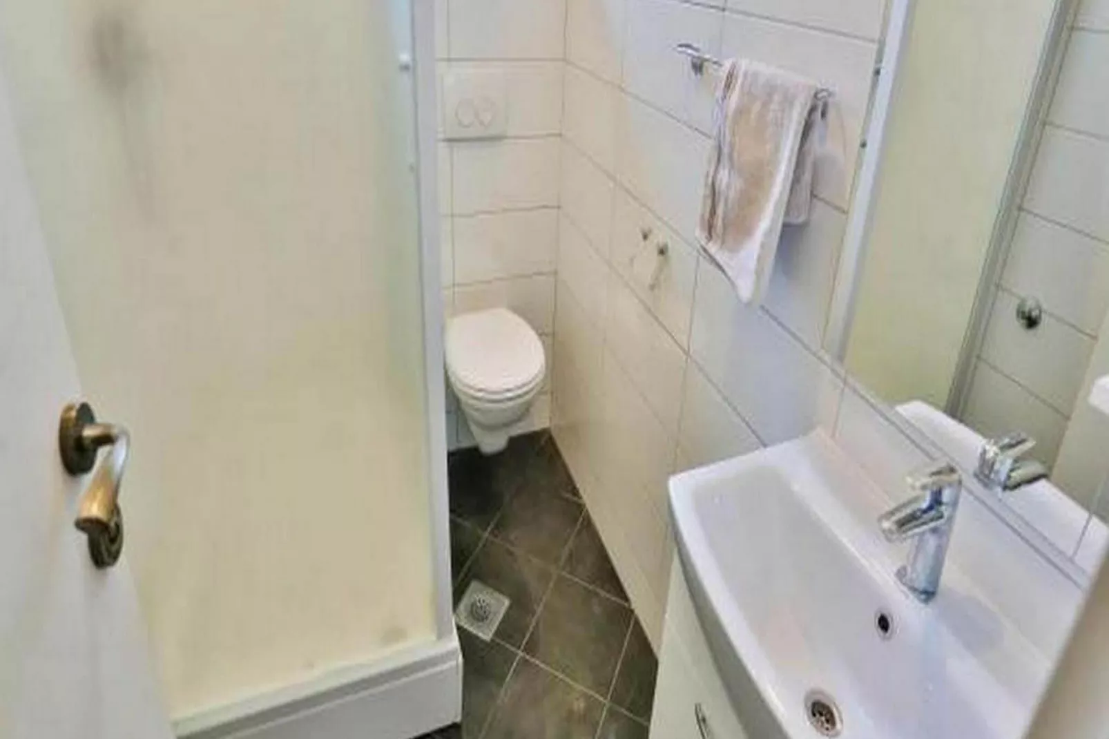 Apartments Lenka - One Bedroom Apartment with Balcony and Center View A3-Bathroom