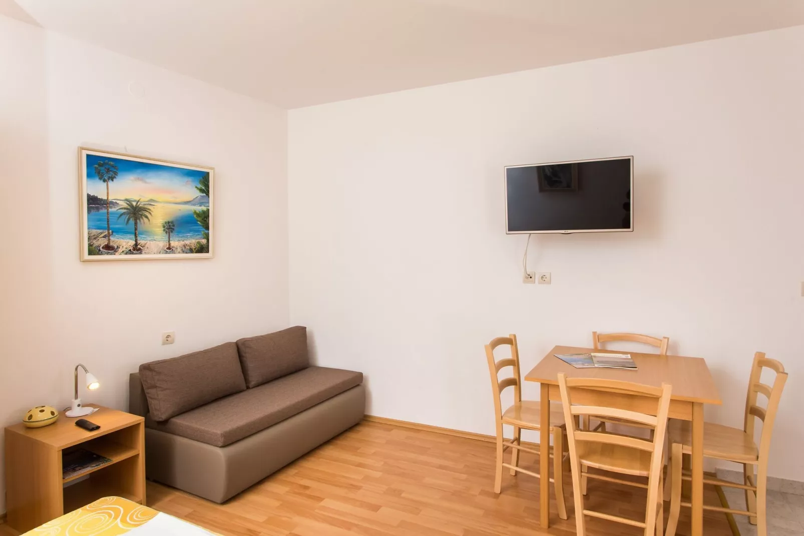 Apartments Bibijana- Premium Studio Apartment with Patio and Sea View (APARTMAN 3)-Dining room