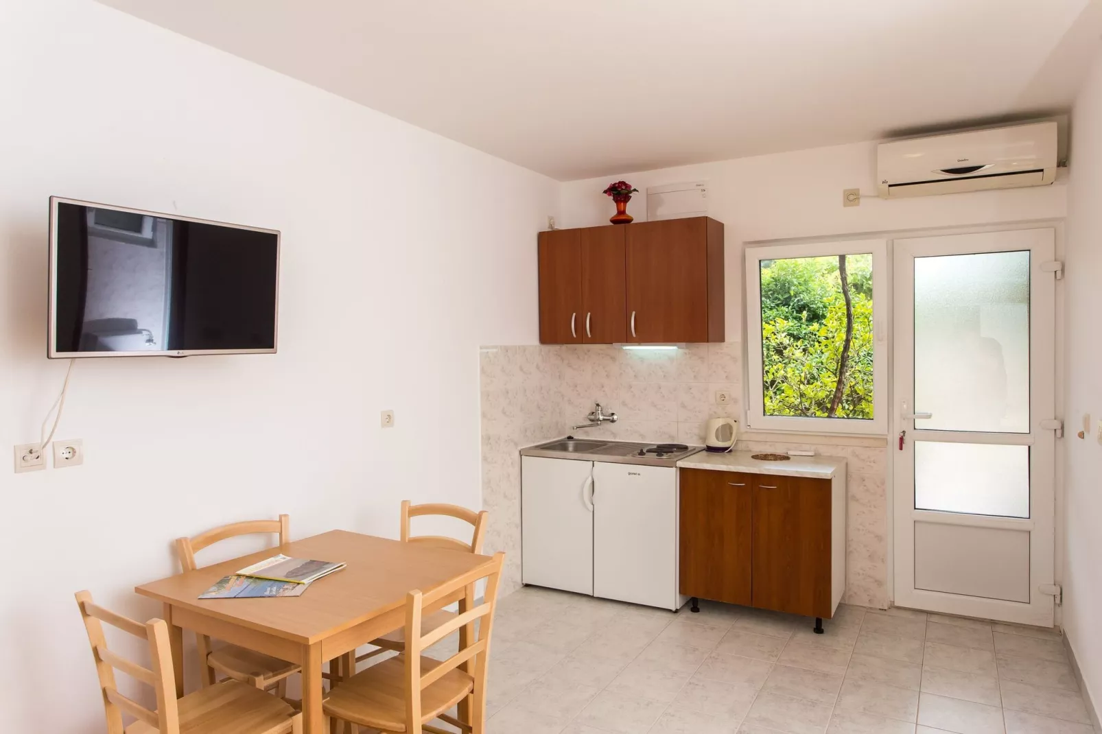 Apartments Bibijana- Premium Studio Apartment with Patio and Sea View (APARTMAN 3)-Kitchen