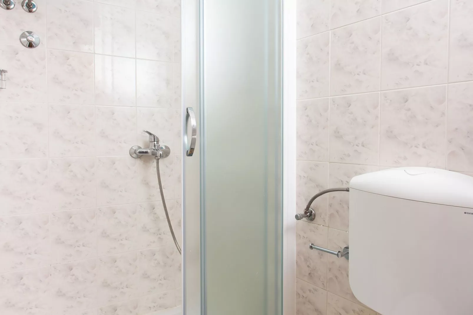 Apartments Bibijana- Superior Studio Apartment with Patio and Sea View (APARTMAN 4)-Bathroom