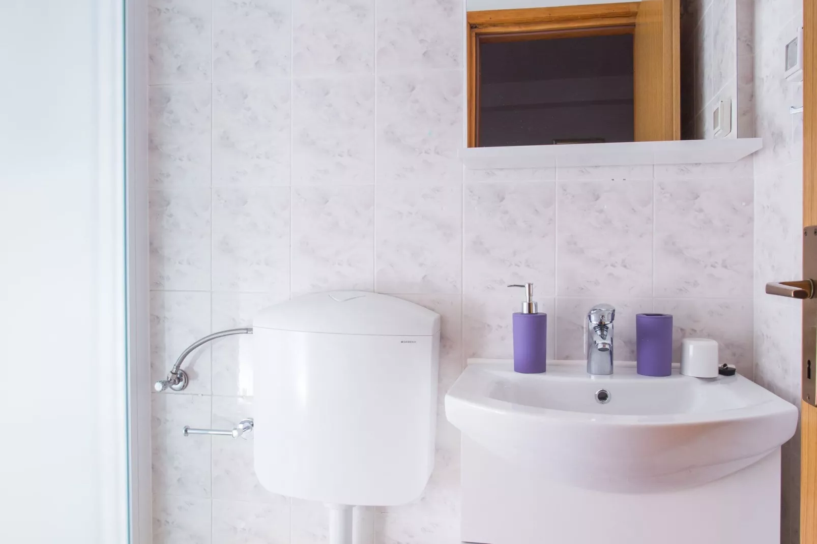 Apartments Bibijana- Superior Studio Apartment with Patio and Sea View (APARTMAN 4)-Bathroom