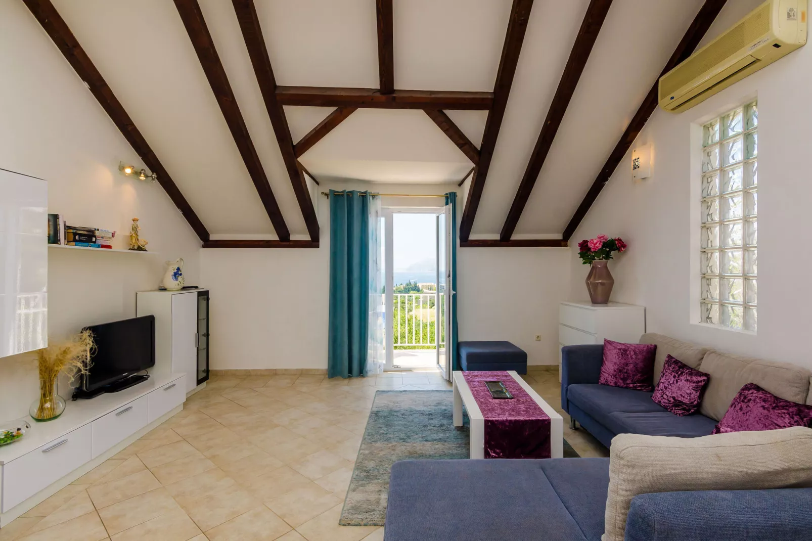 Apartment Alba- Duplex Two Bedroom Apartment with Shared Pool and Sea View