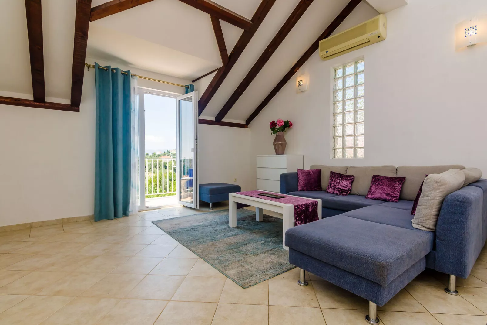 Apartment Alba- Duplex Two Bedroom Apartment with Shared Pool and Sea View