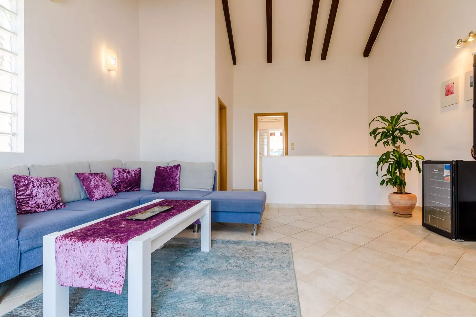 Apartment Alba- Duplex Two Bedroom Apartment with Shared Pool and Sea View-Living room