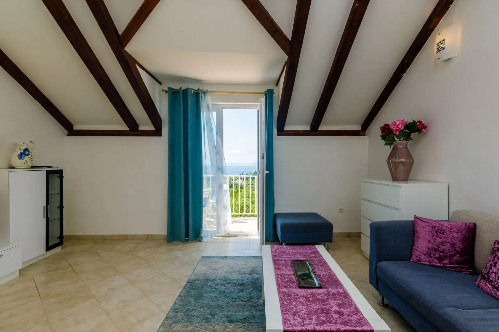 Apartment Alba- Duplex Two Bedroom Apartment with Shared Pool and Sea View-Living room