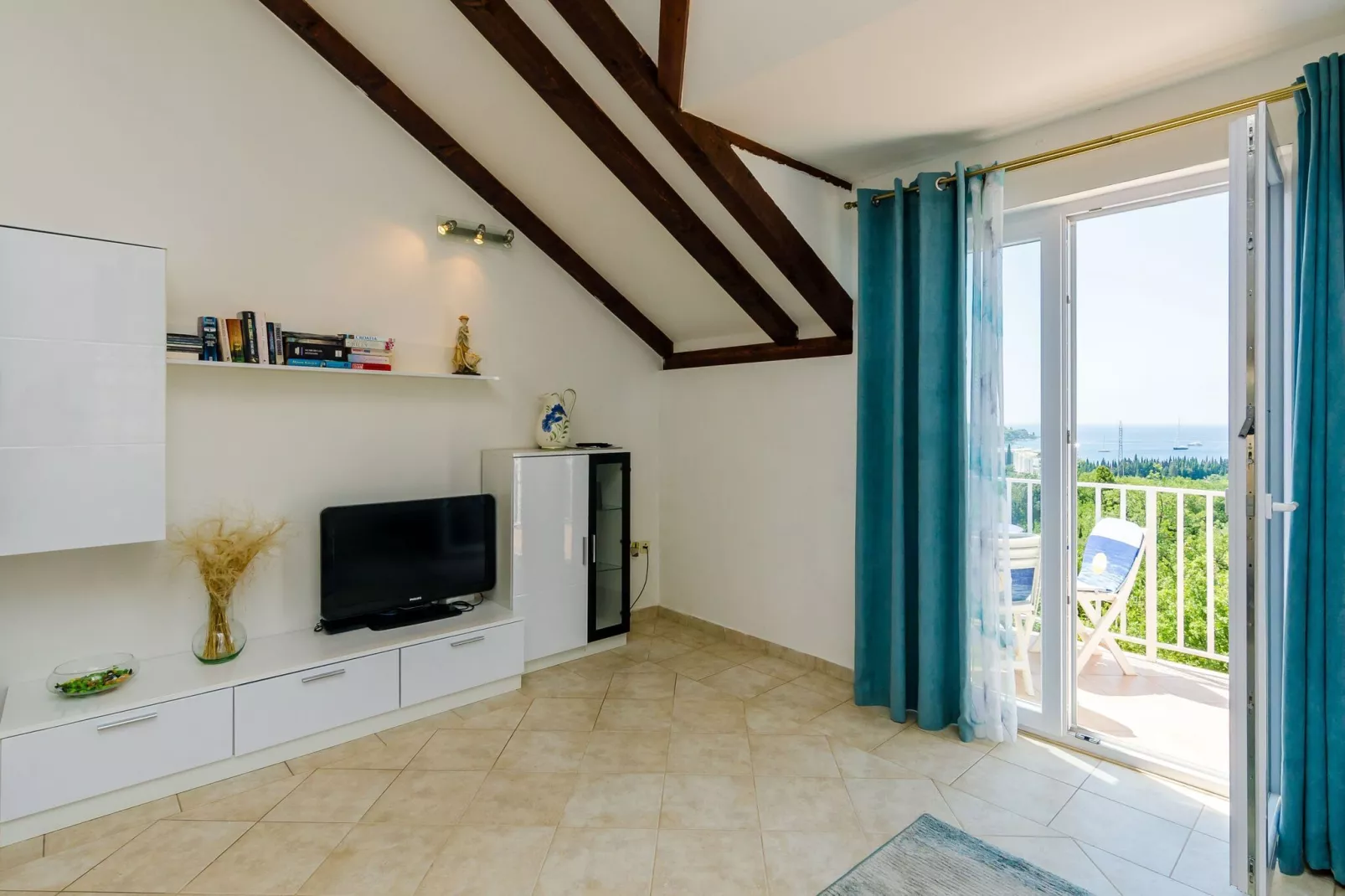 Apartment Alba- Duplex Two Bedroom Apartment with Shared Pool and Sea View-Living room