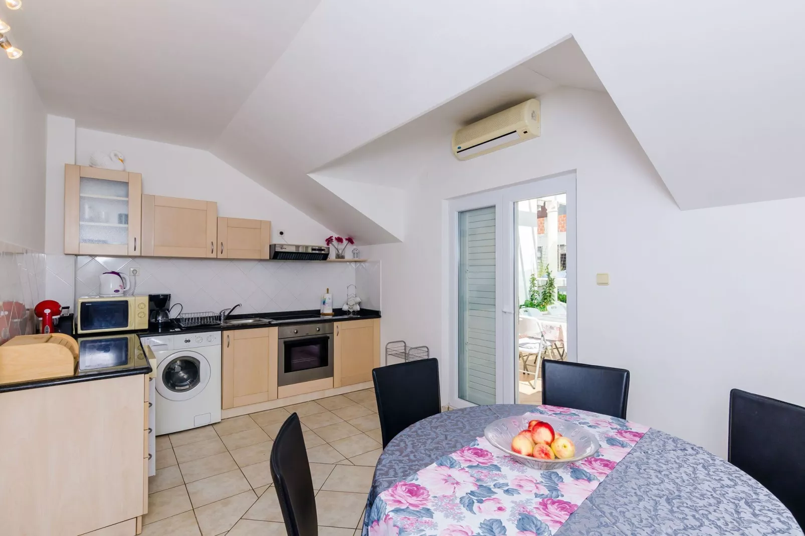 Apartment Alba- Duplex Two Bedroom Apartment with Shared Pool and Sea View-Dining room