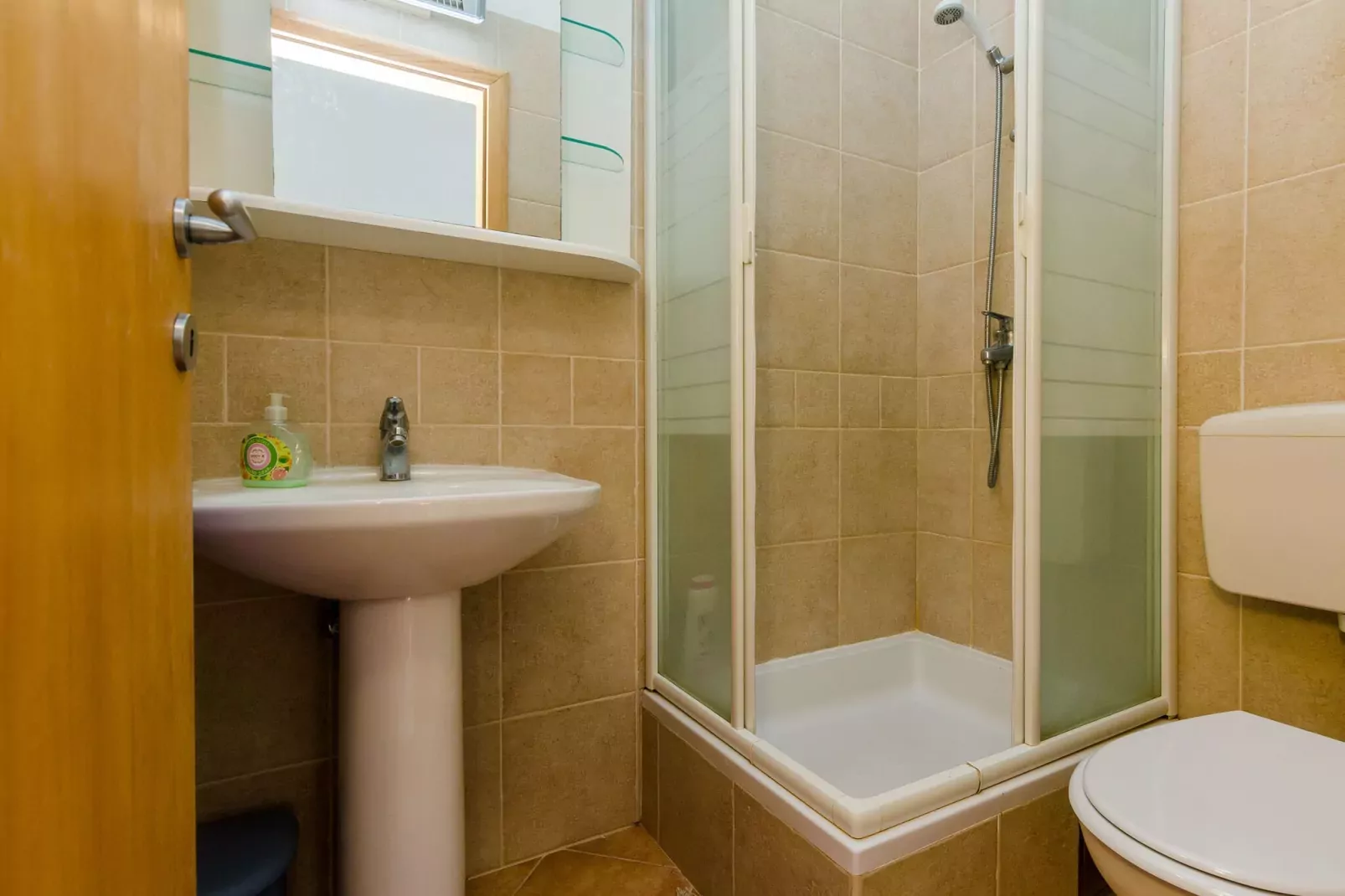 Apartment Alba- Duplex Two Bedroom Apartment with Shared Pool and Sea View-Bathroom