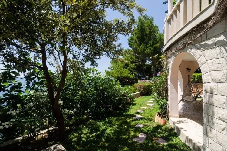 Apartments Plavac Mali- Superior One Bedroom Apartment with Terrace and Sea View-Außenbereich