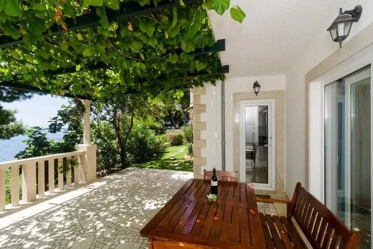 Apartments Plavac Mali- Comfort One Bedroom Apartment with Terrace and Sea View-Terrasse
