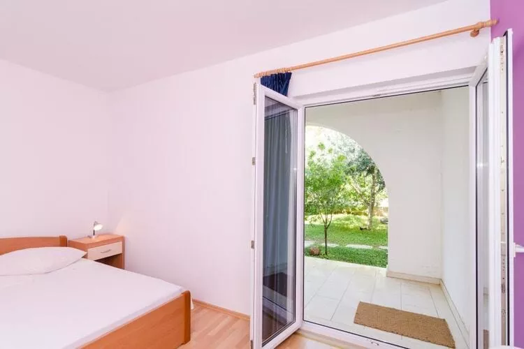 Apartments Plavac Mali- Three Bedroom Apartment with Terrace and Sea View-Bedroom