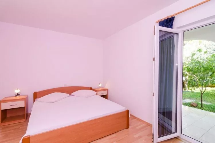 Apartments Plavac Mali- Three Bedroom Apartment with Terrace and Sea View-Bedroom