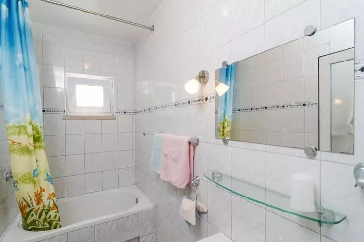 Apartments Plavac Mali- Three Bedroom Apartment with Terrace and Sea View-Bathroom