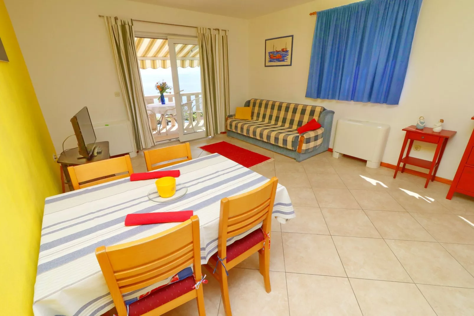 Apartments Plavac Mali- One Bedroom Apartment with Balcony and Sea View-Dining room