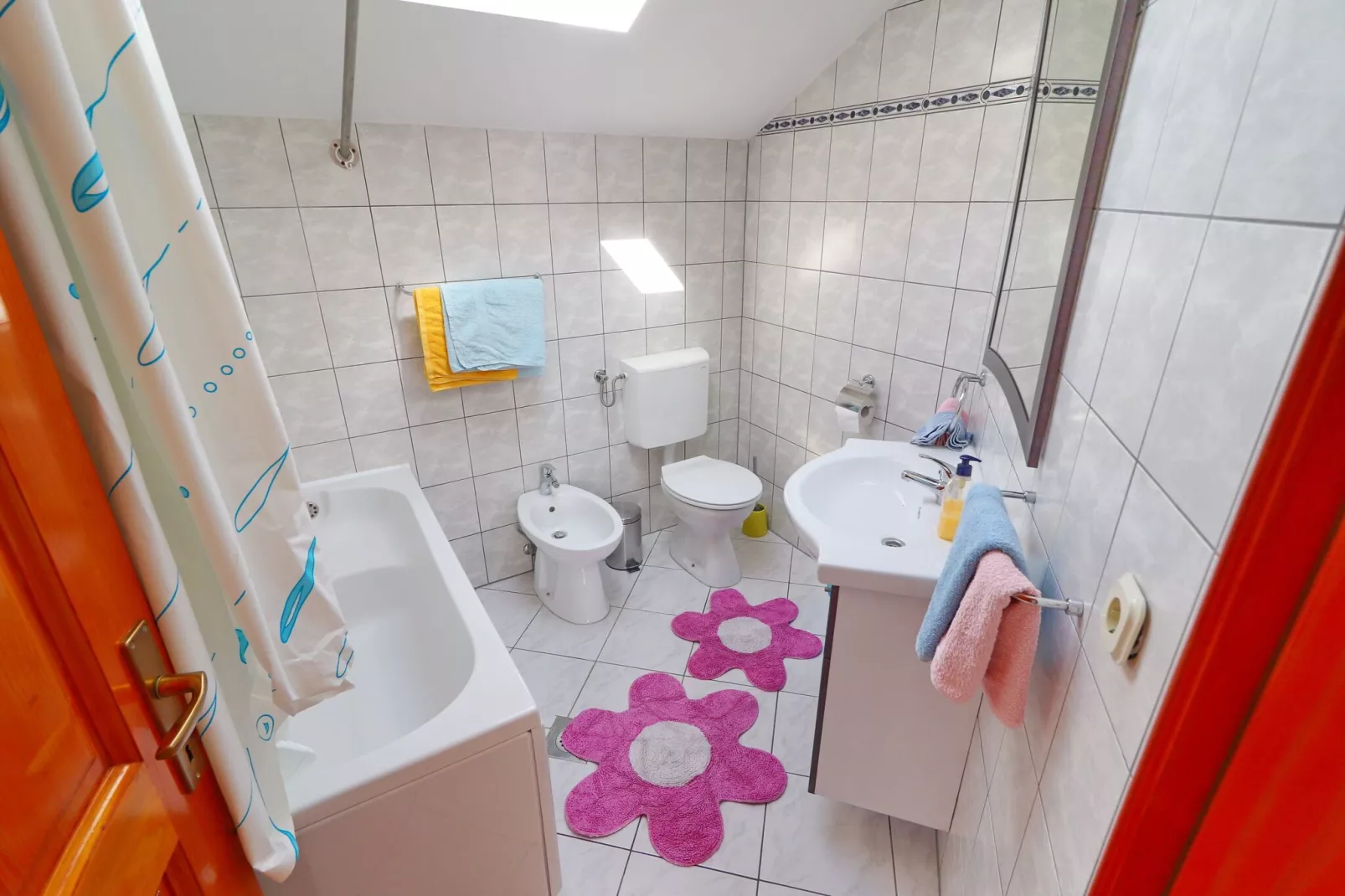 Apartments Plavac Mali- One Bedroom Apartment with Balcony and Sea View-Bathroom