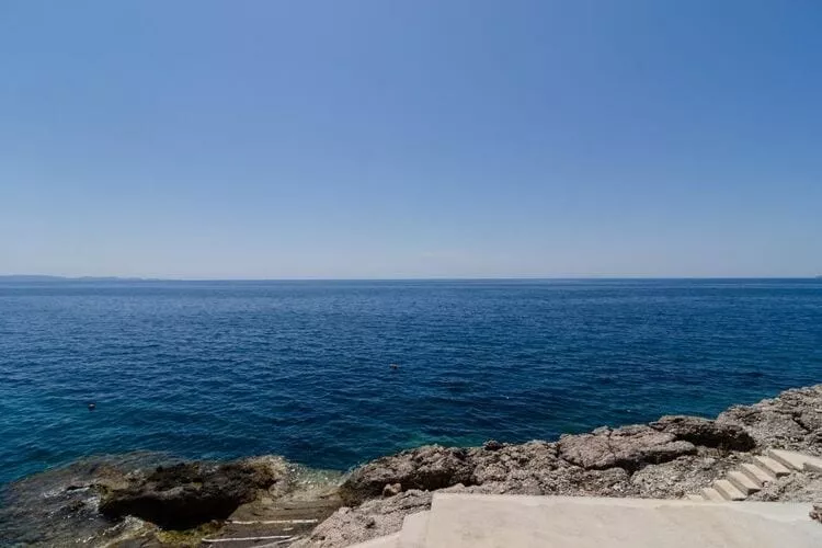Apartments Plavac Mali- One Bedroom Apartment with Balcony and Sea View-Atmosphere